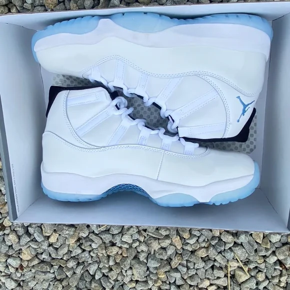 Size 10 air Jordan 11 Columbia new